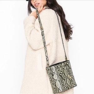 LAUREN Ralph Lauren Dryden Debby Drawstring Leather Bag